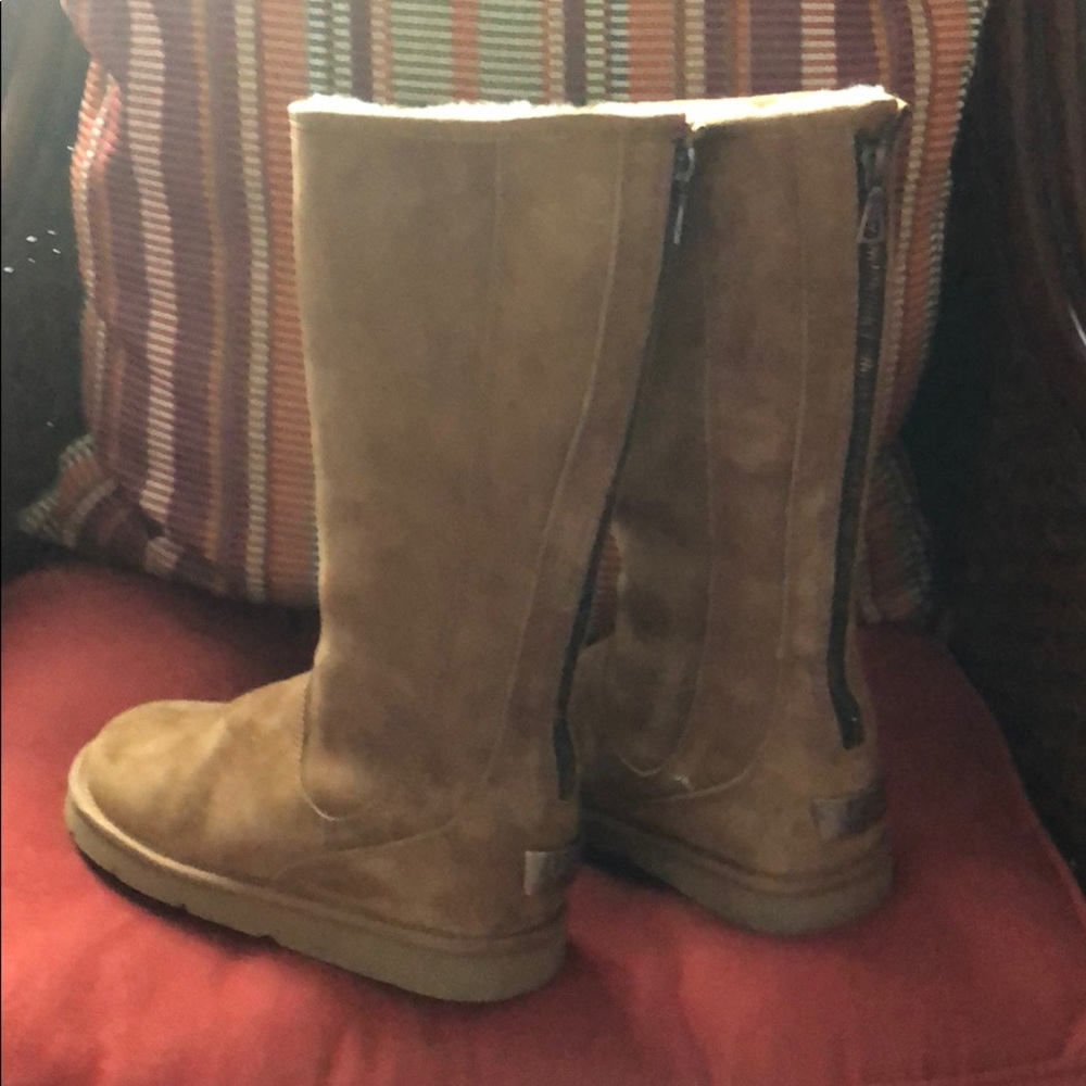 ⭐️UGG ⭐️Boots - Picture 7 of 9